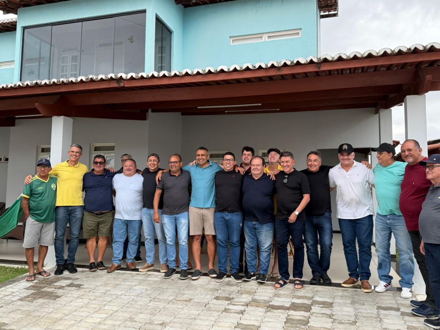 Deputado Gustavo Carvalho participa de almoço de confraternização na casa de Babá Pereira, em São Tomé
