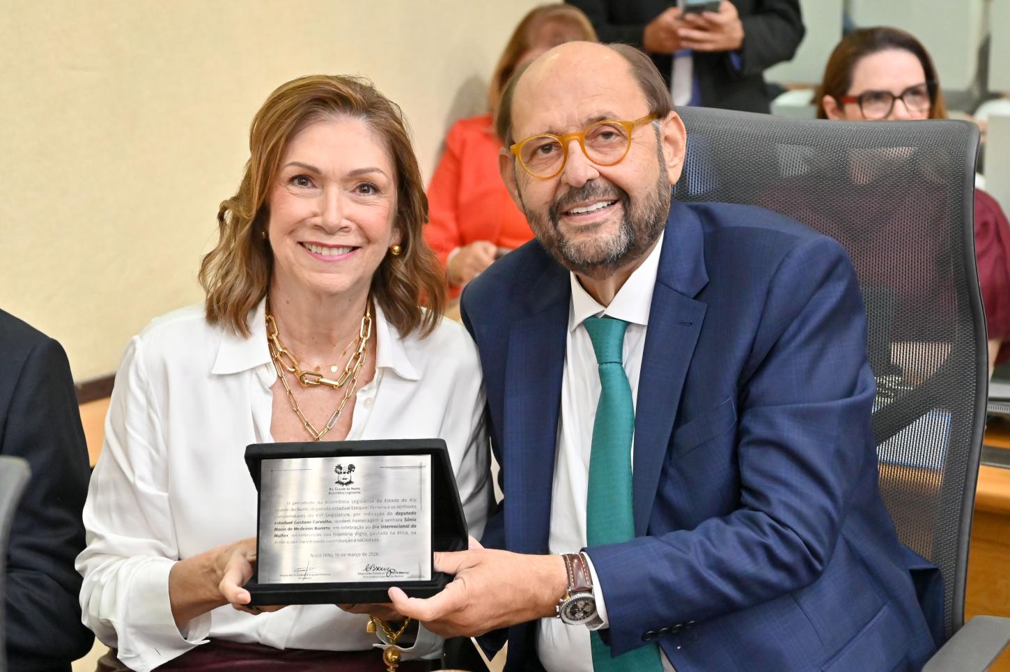 Deputado Gustavo Carvalho homenageia médica Sônia Barreto em sessão solene pelo Dia Internacional da Mulher
